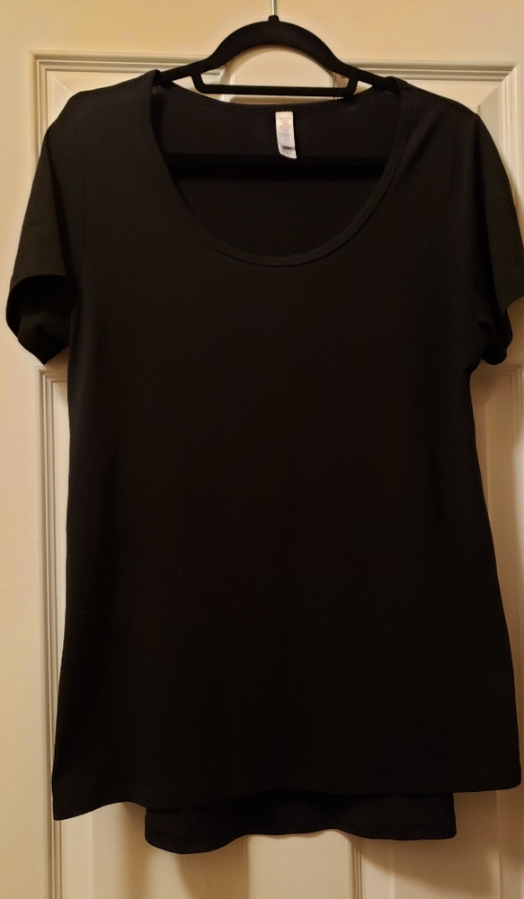 Medium Classic Tee. Lularoe